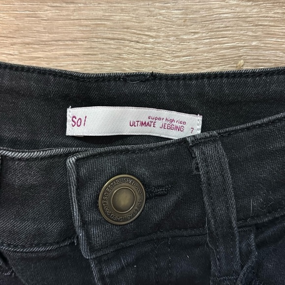 Juniors Black Distressed Jeggings - Picture 2 of 2